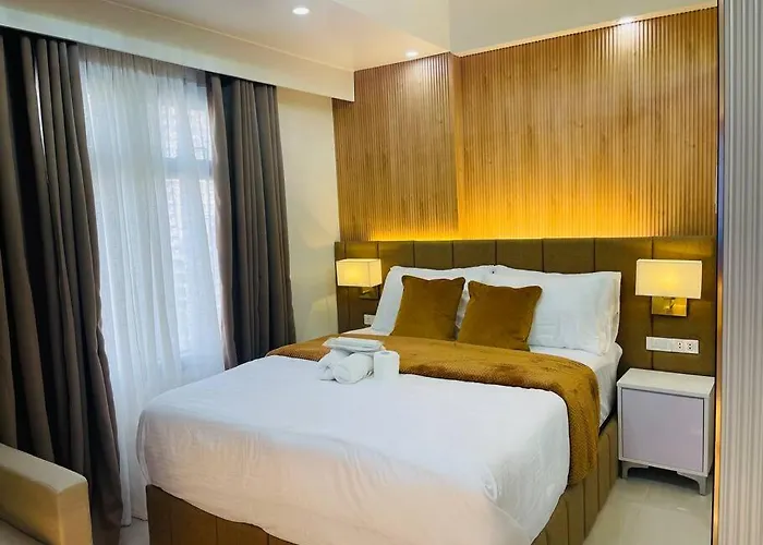Marias Near Bay Free Use Of Pool Manila
